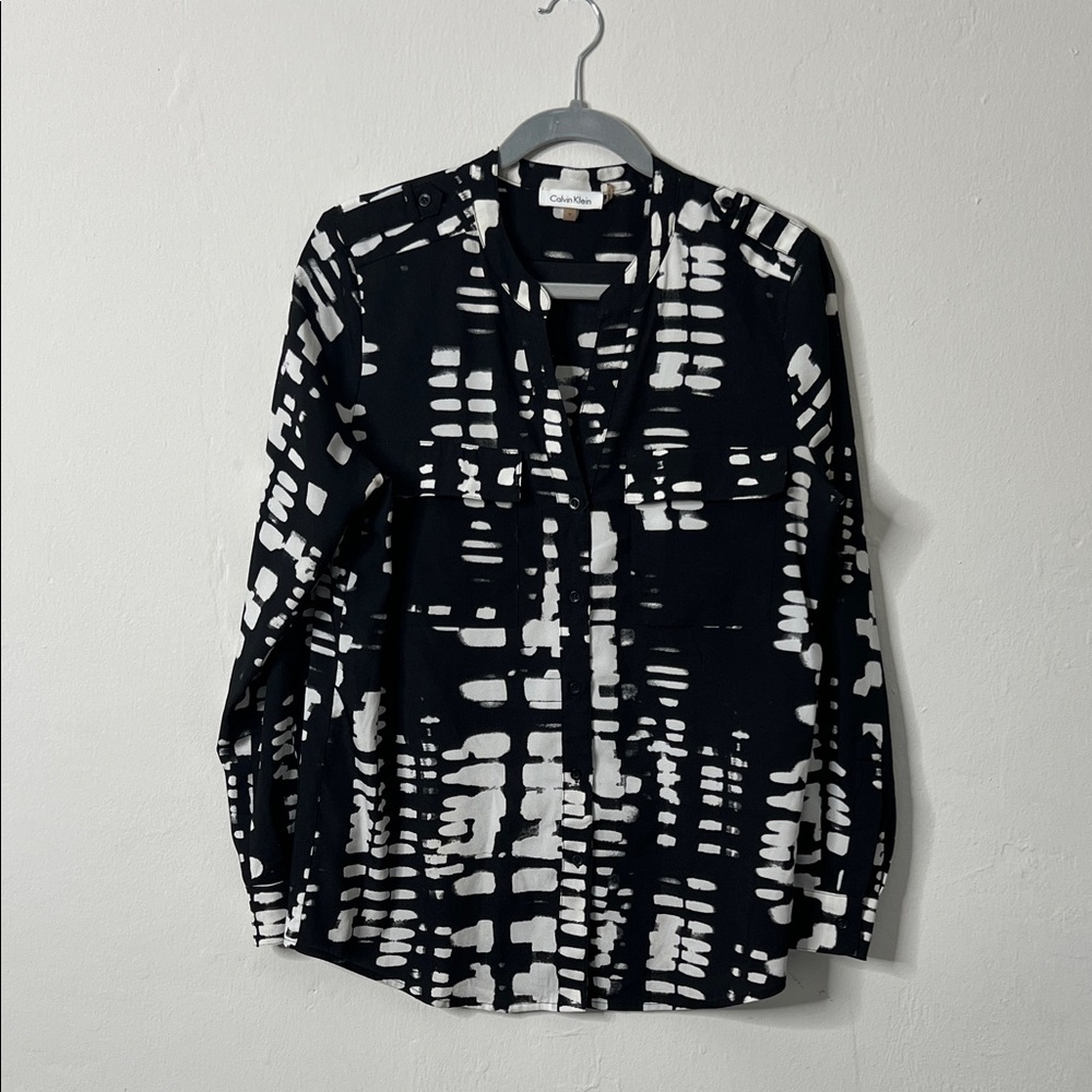 Calvin Klein Black & White Abstract Print Button-Down Blouse • Size M
